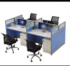 Station de travail avec 4 postes Station de travail avec 4 postes